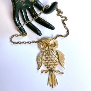 Vintage 1970s Gold Tone Owl Necklace